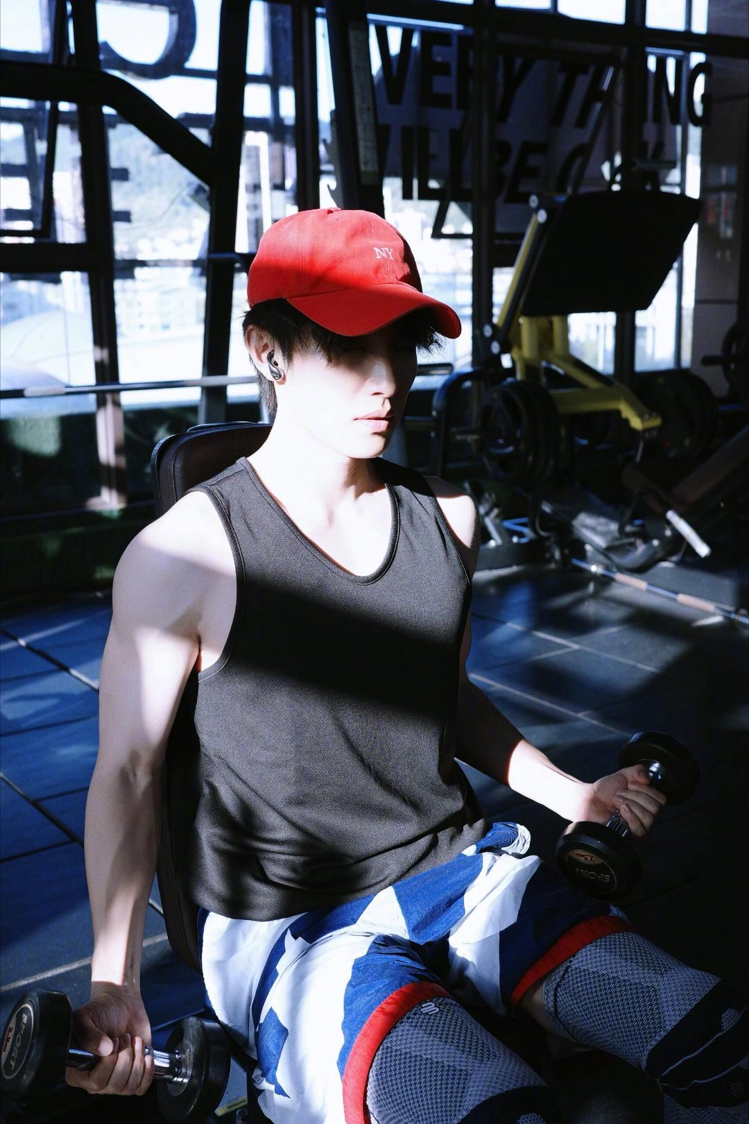 代旭上海复刻裴轸名场面没人说代旭身材这么好啊，穿衣显瘦脱衣有肉