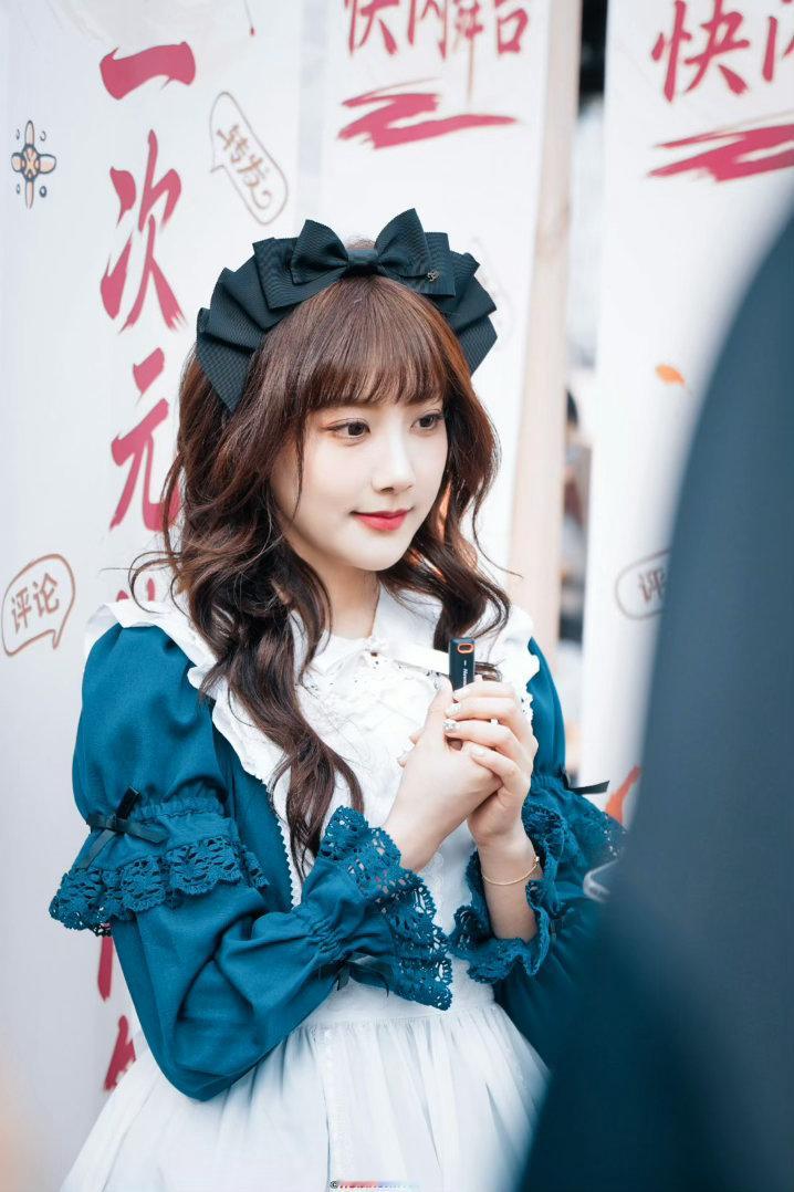 李艺彤喜欢李小冉的原因李艺彤说浪姐7比浪姐6刺激李艺彤真实又坦率，喜欢李小冉就大