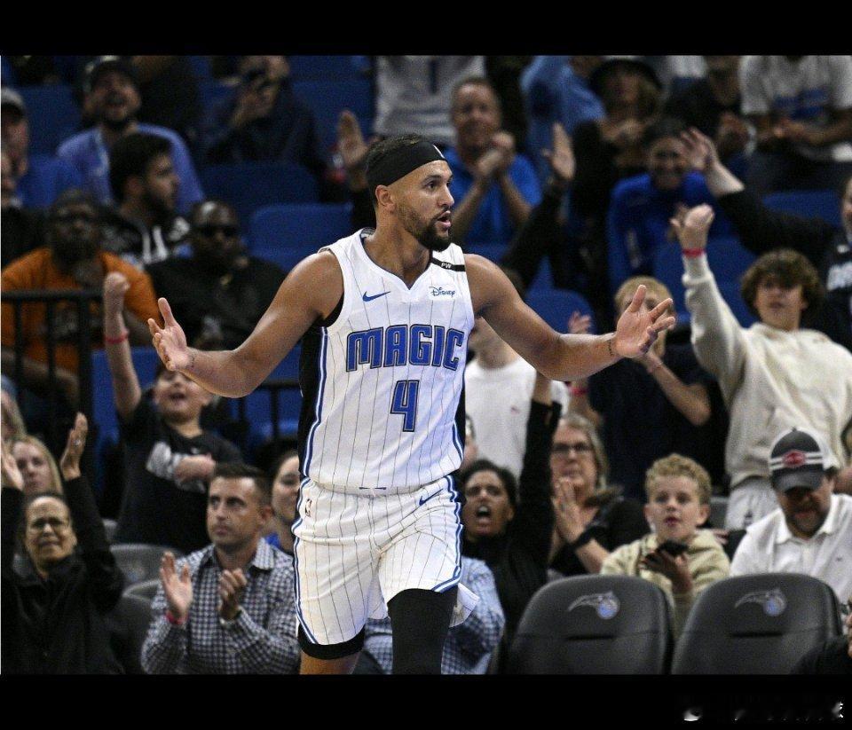 12月14日讯 NBA杯迎来半决赛较量，魔术120-132输给尼克斯，无缘NBA