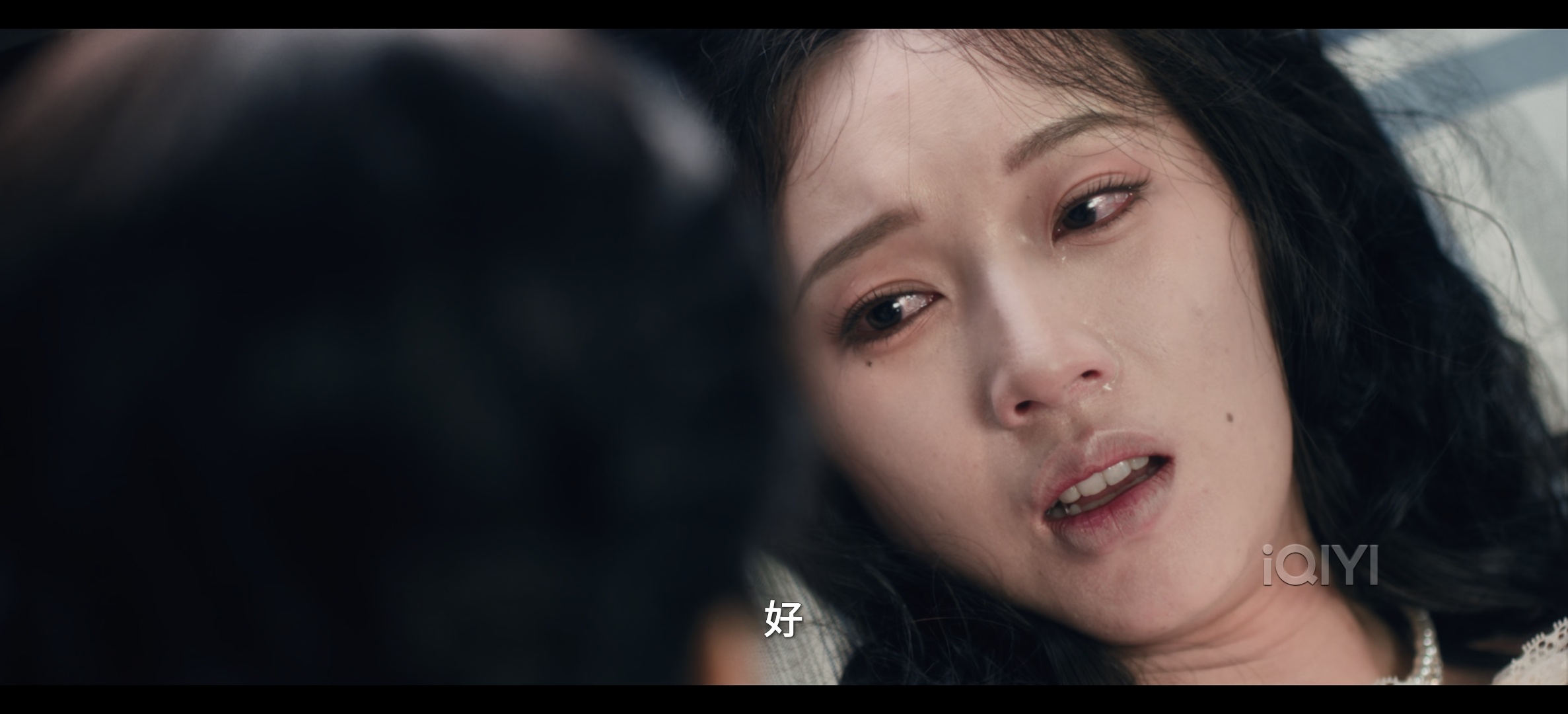 秒火里刘令姿戏份不多，演得挺让人心疼的。南洋大小姐小时候被拐卖，被当成娃娃养了很