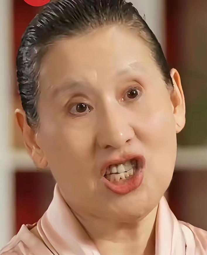还记得80年代红极一时的歌唱家远征吗？
 
当年歌声火遍大江南北，后来二婚生下女