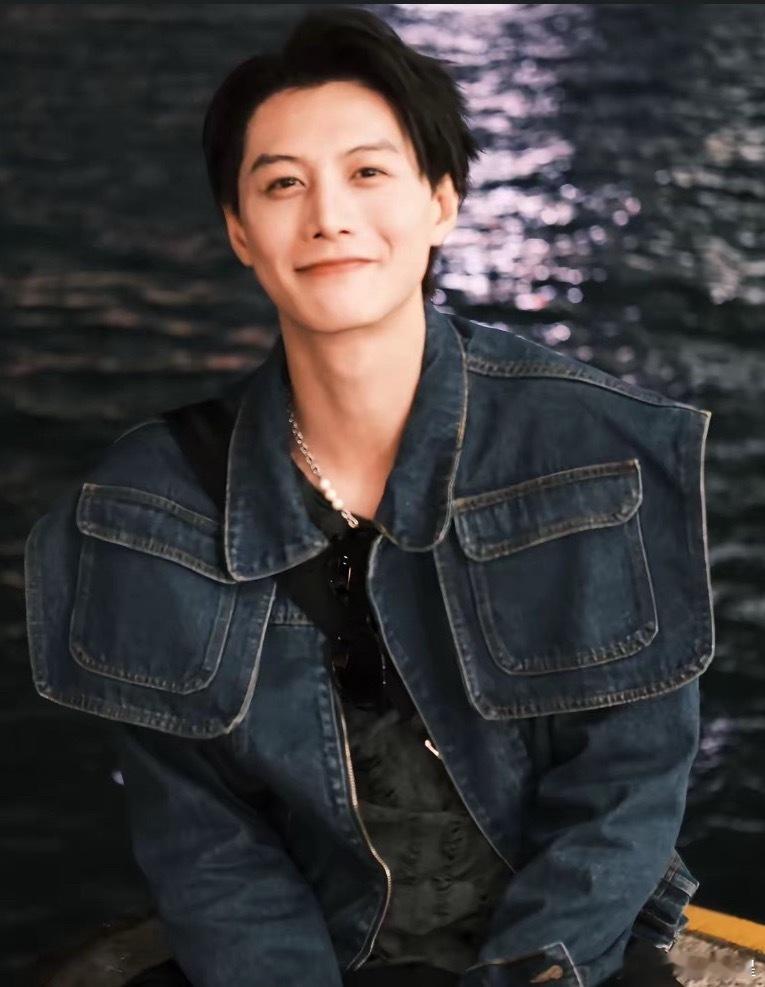 何健麒公开无犯罪记录证明不会真如网友所说的是在炒作吧，又一个以身入局的