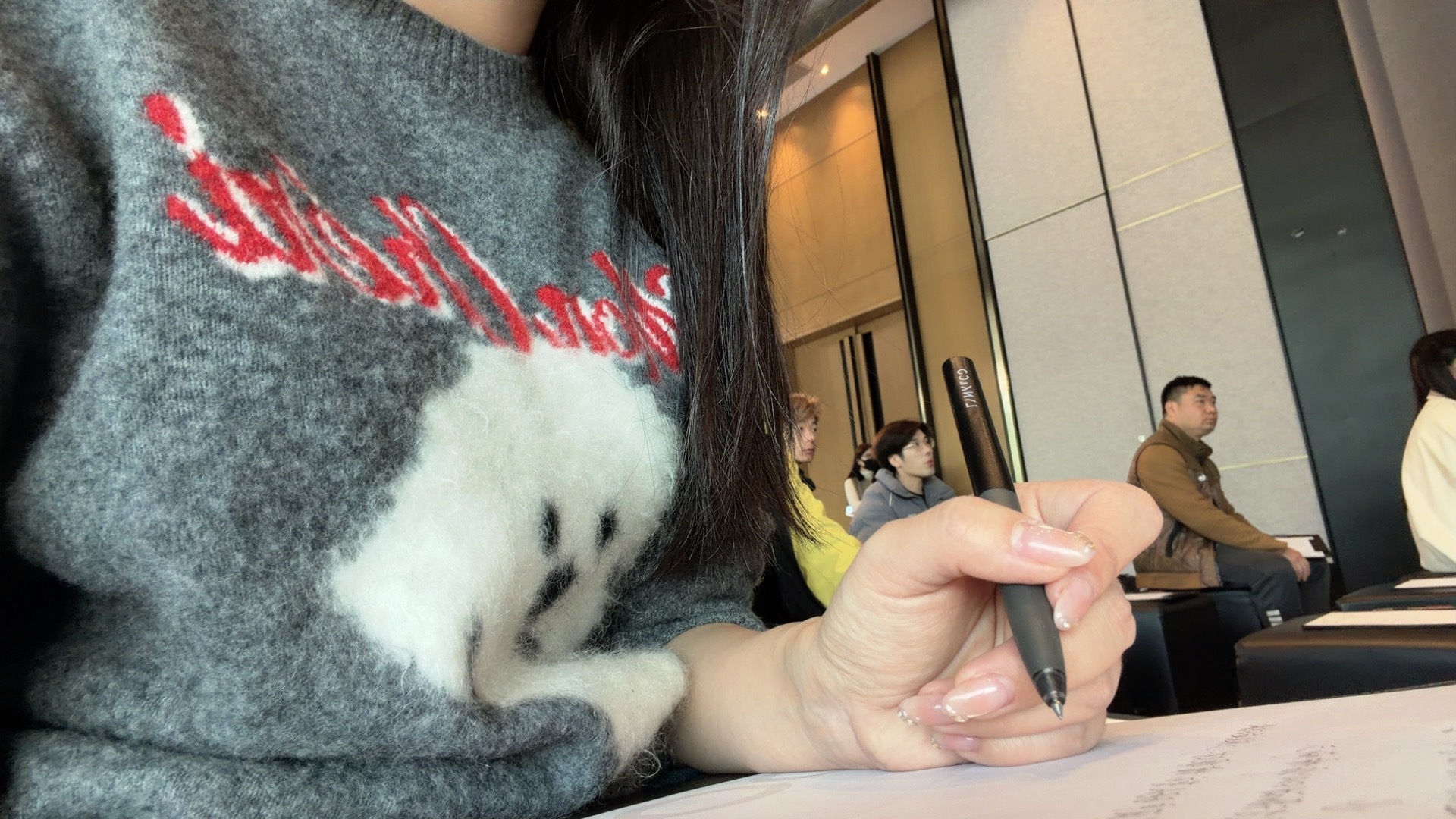 姐姐周末也在工作～我在认真做笔记中✍🏻你呢你呢？ 杭州