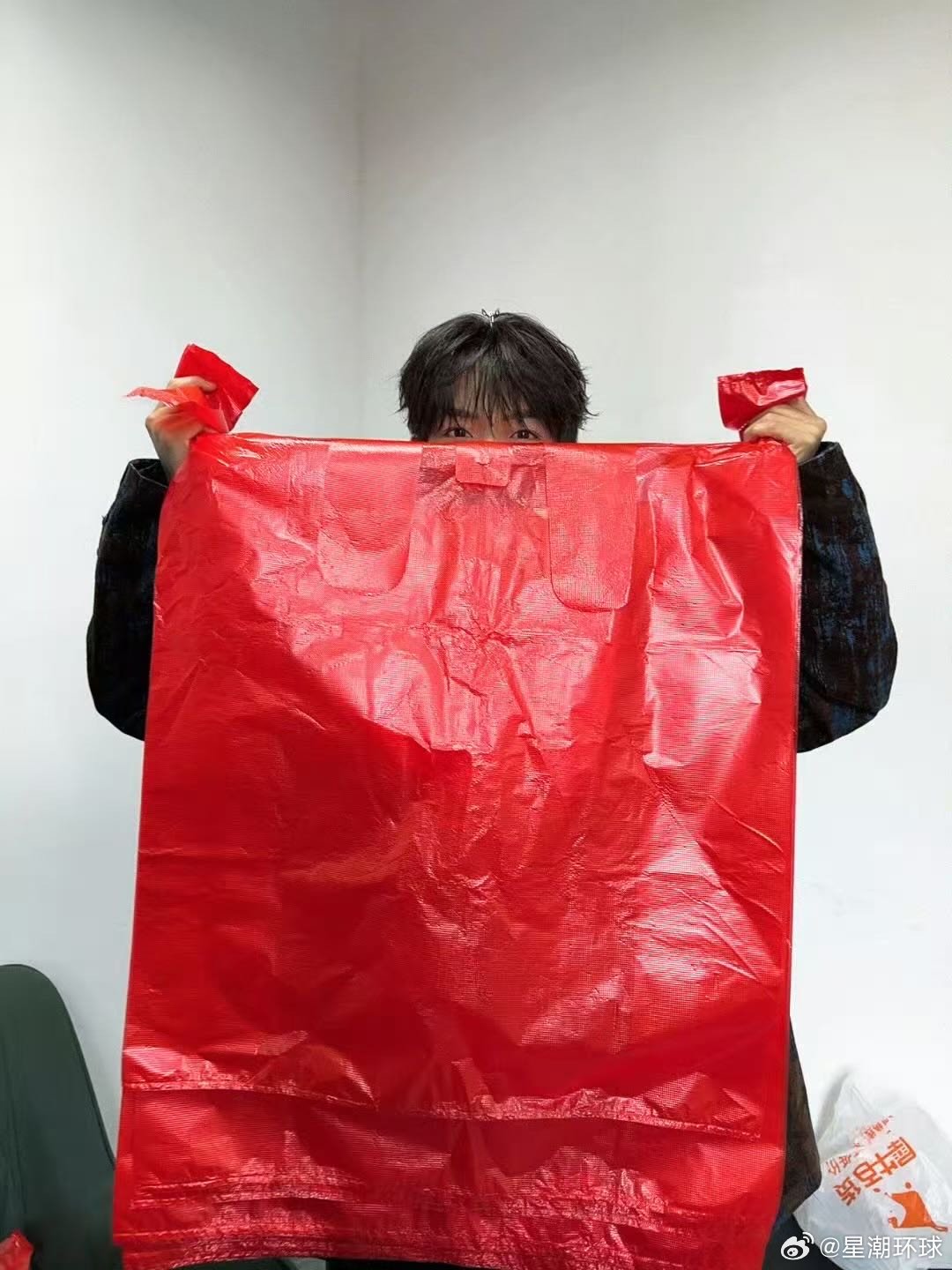 曾辉唱歌给沈梦辰听沉默了家乡美食大赛美食大赛后台意外小插曲！曾辉即兴开唱，自信感