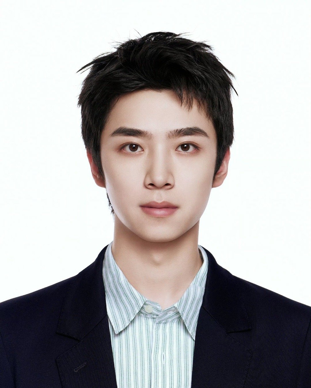 #张嘉元开学九宫格公式照# 谁能够懂我看到张嘉元开学九宫格公式照的时候有多么激动