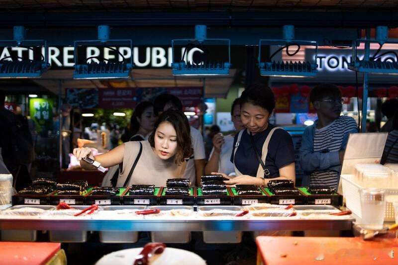 【韩国釜山一小吃店爆发大规模食物中毒事件 192人出现腹痛呕吐】海外新鲜事 韩国