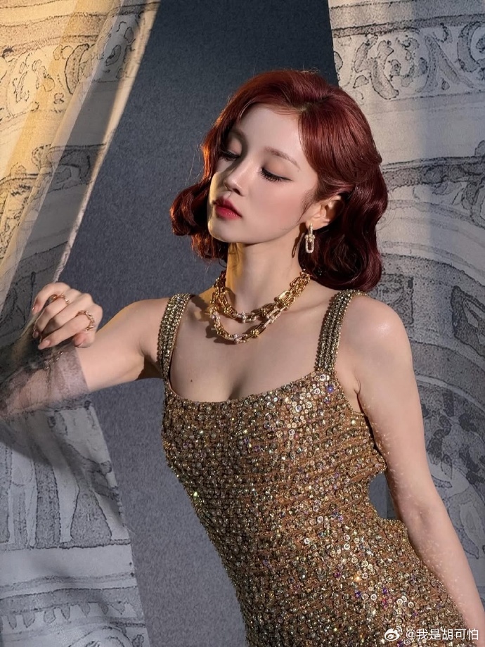 宋雨琦Tiffany，红发简直是宋雨琦的舒适区宋雨琦背部曲线