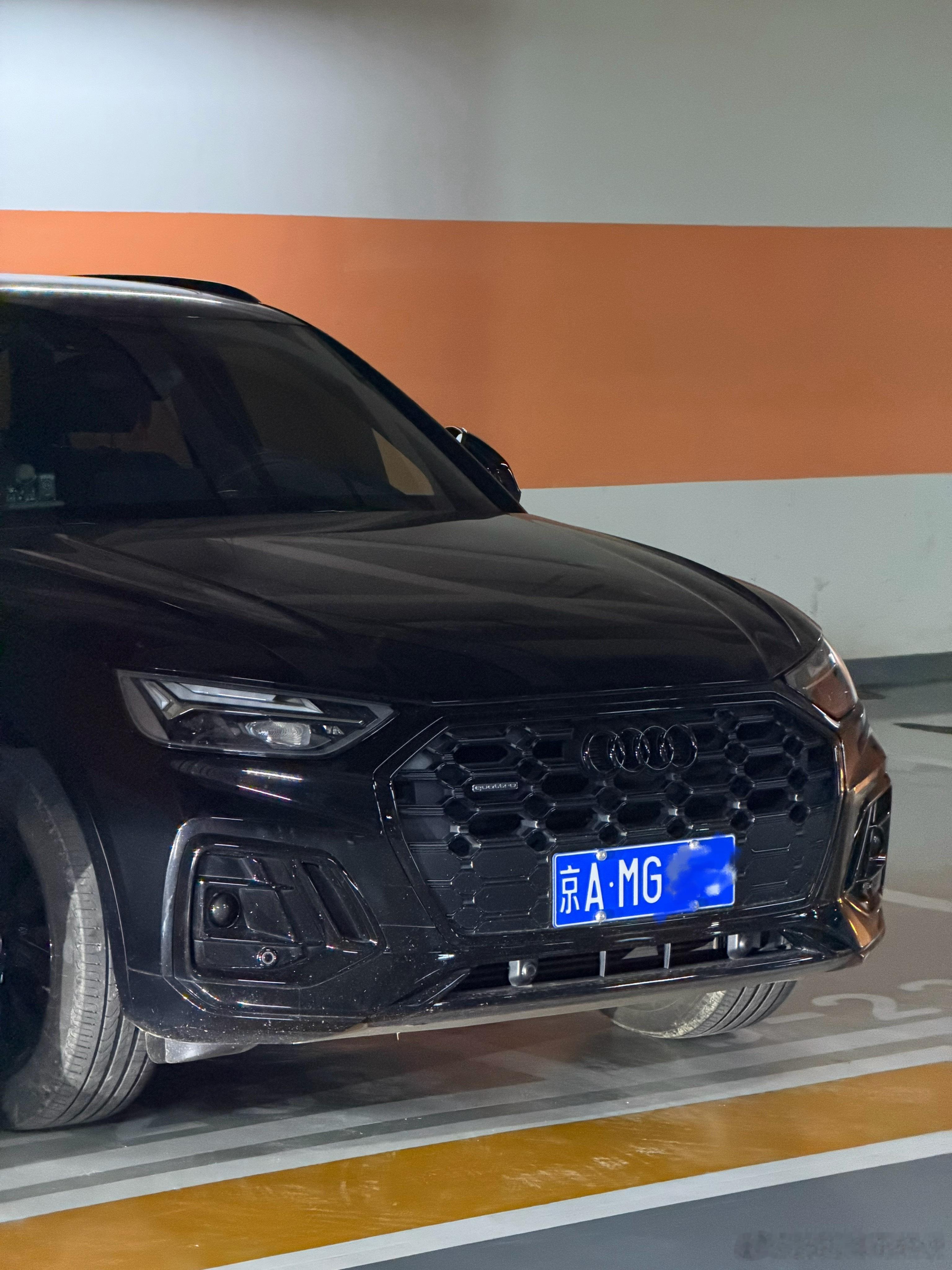 这车牌  不买台AMG真可惜了车标车牌不符！