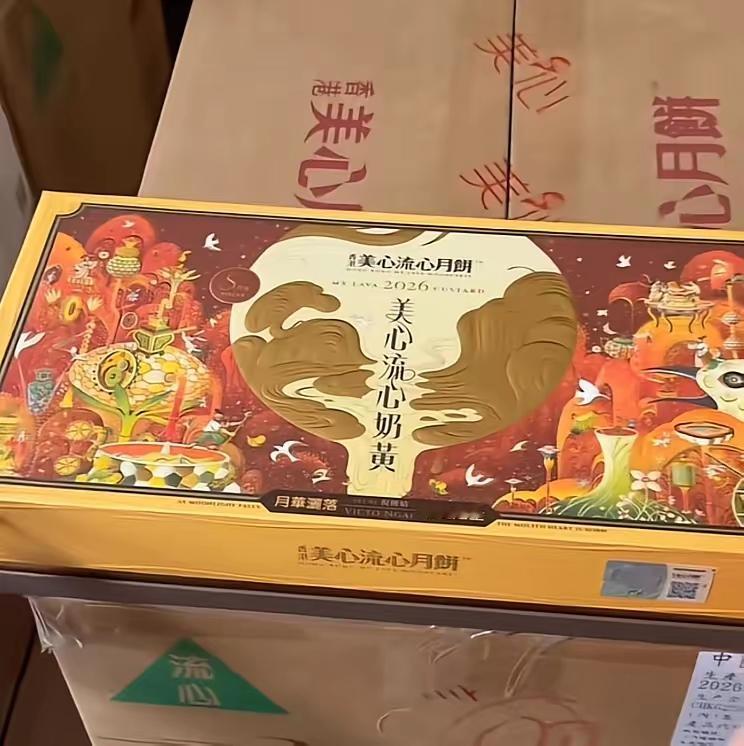 太羡慕了！张雪给全员工的中秋礼品来了：260元8个的香港美心蛋黄月饼、一张700