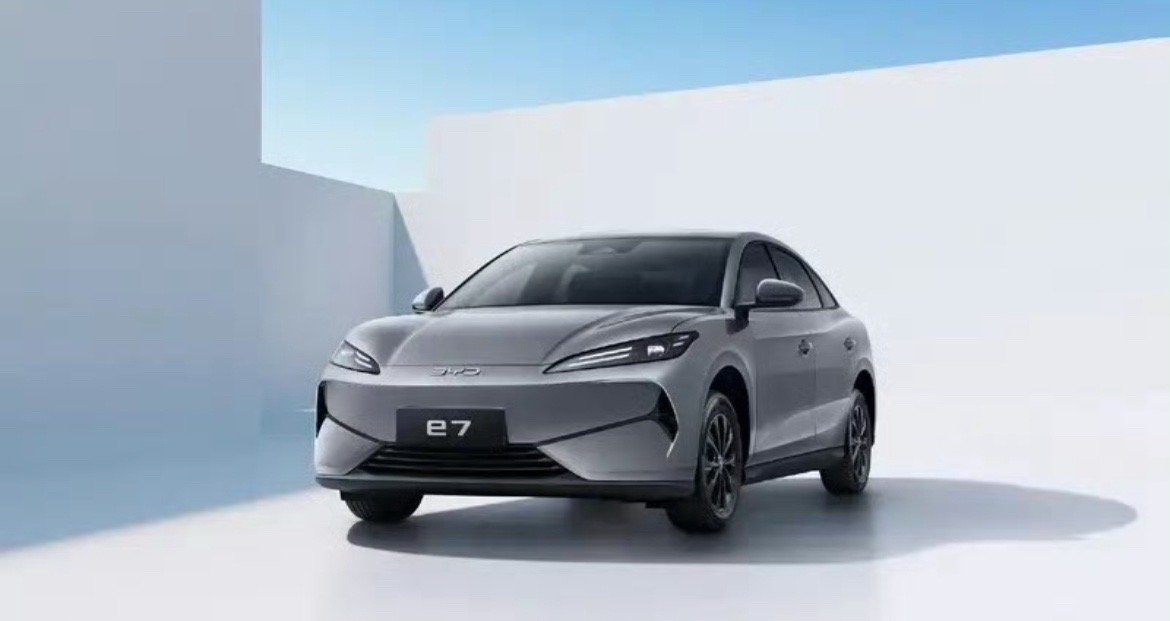 【比亚迪e7将于5月17日上市 定位全新中型纯电轿车】比亚迪e7采用最新的家族设