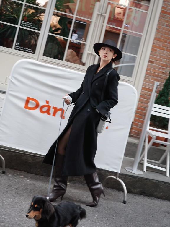 ootd｜跟张凌赫学穿搭😎😎
今天和叨妈约会
叨叨表现的非常好👍
	
日常