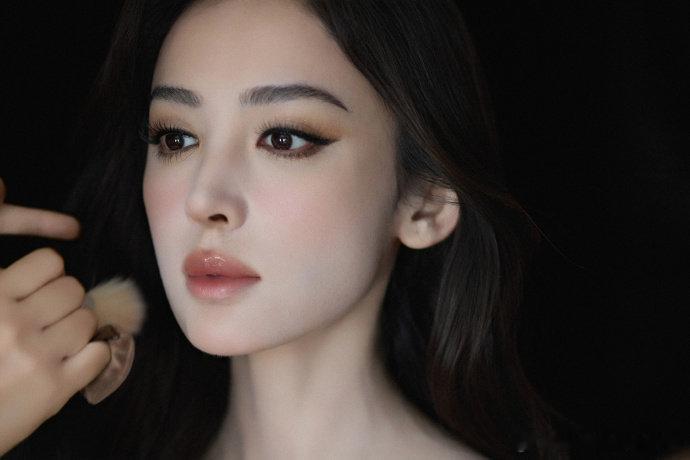娜扎天选高干文女主 终于有高干文女主脸了！娜扎的五官和气质太贴了，希望新剧能圆大