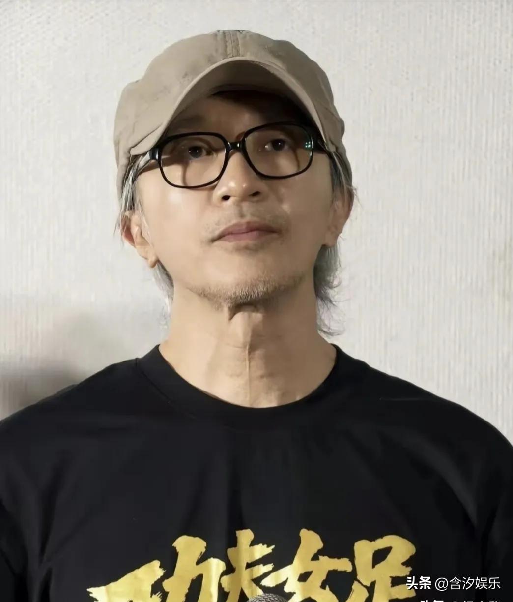主持人问田启文：“香港娱乐圈里，你最佩服的人是谁？”田启文说：“我真心真心最佩服