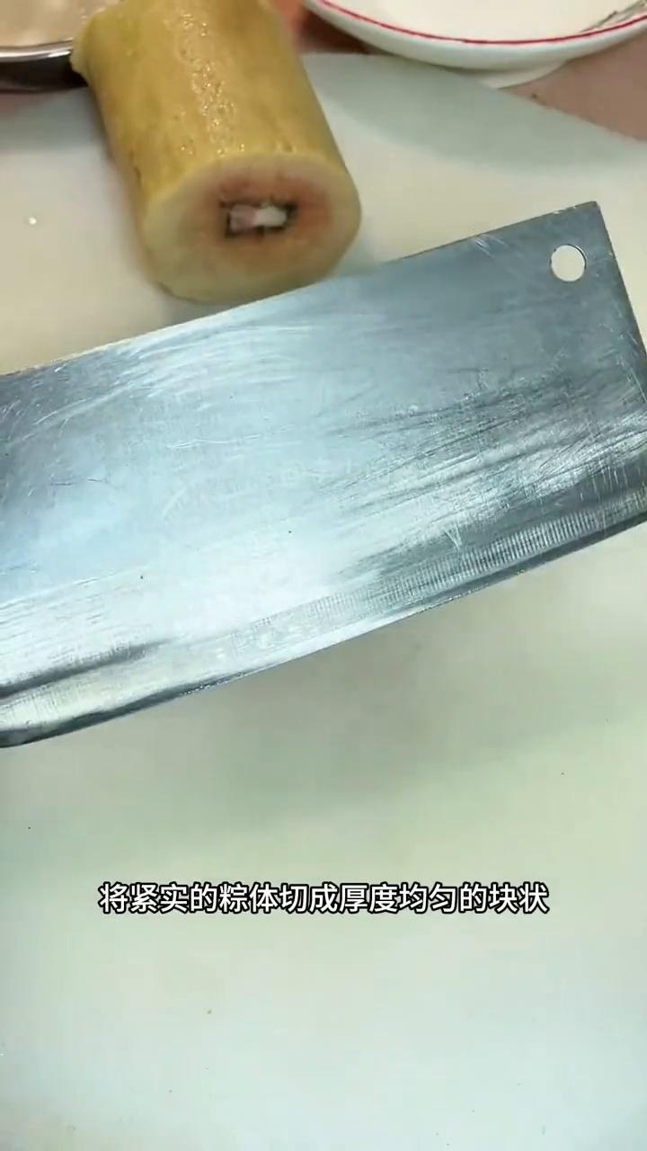 康辉。
我是地道的北方人，我现在是一个非常忠实的南派的咸粽的拥趸。在这还特别想给