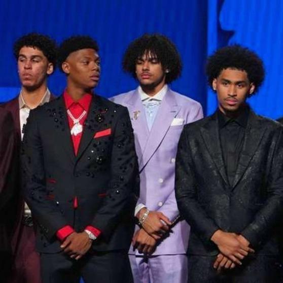 《29分钟零失误，马刺新秀哈珀替补爆发，勇士后卫线彻底被打懵，锋线搭档文班亚马福