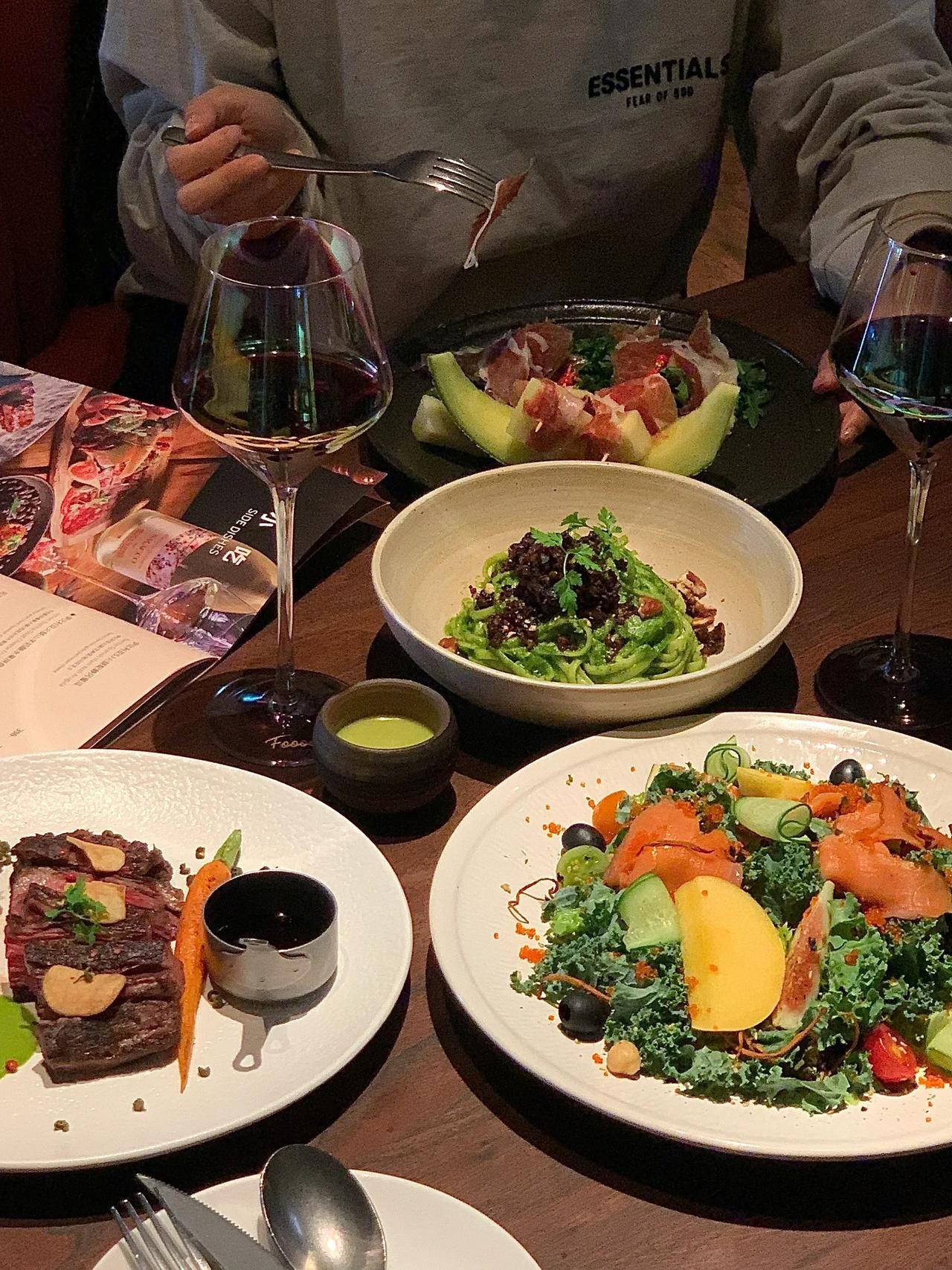 在成都！找到了氛围感满分的约会西餐厅...


周末和朋友约了午餐。来福士这家西