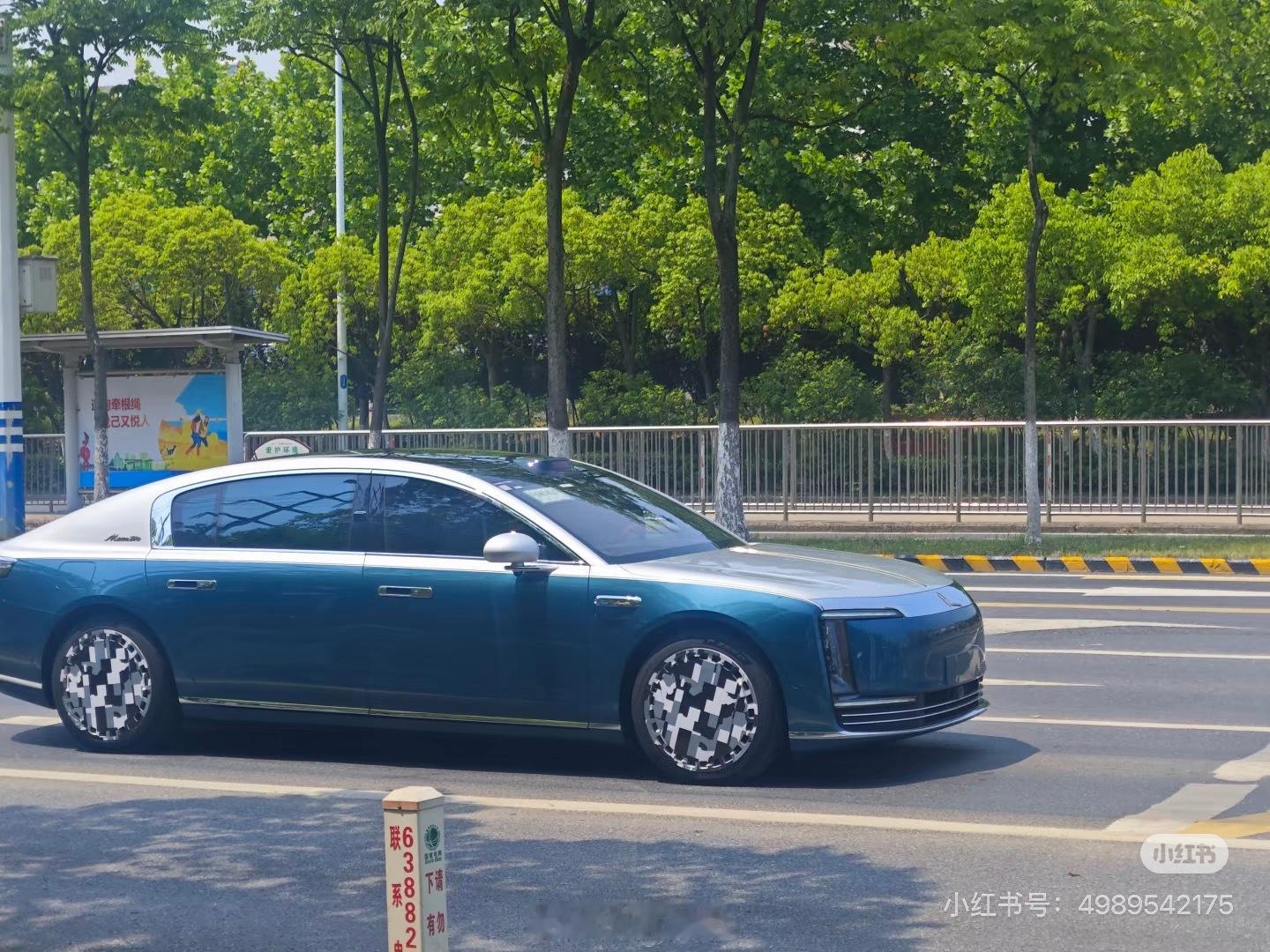 五界S800高定版实车，颜色确实好看。 