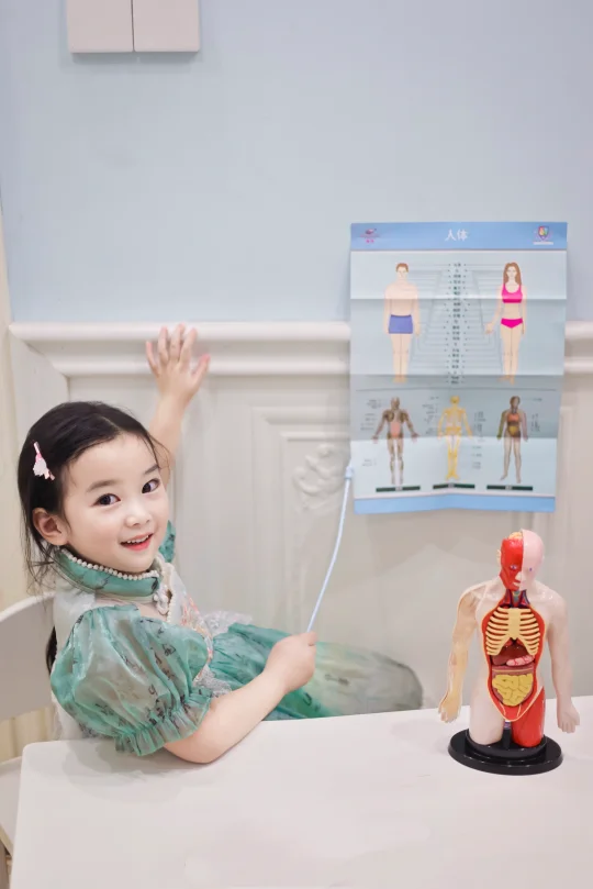 暑假在家开“诊所”？娃当“小医生”好上头！