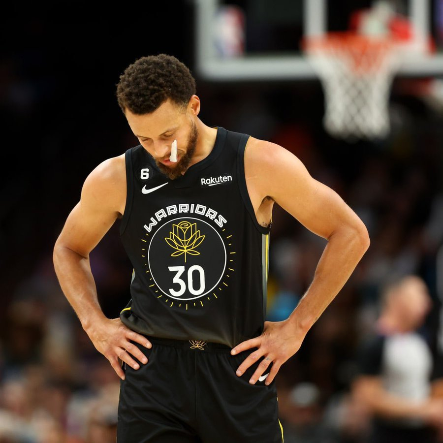 库里不排除赛季报销可能性 记者：“库里有可能缺席本赛季剩余所有比赛吗？”邓利维：