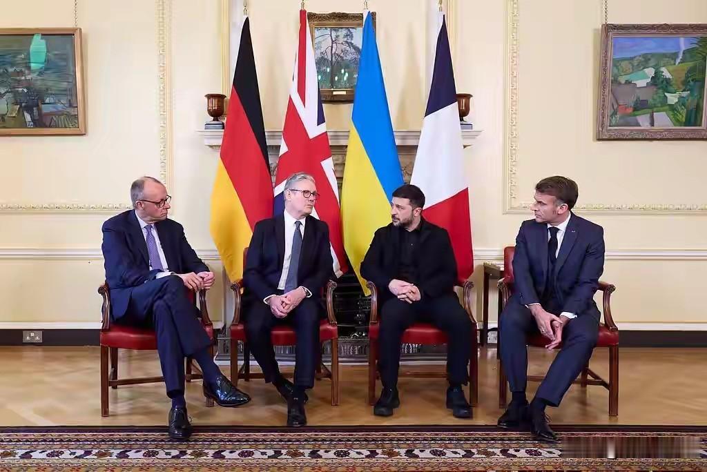 法国总统马克龙、德国总理默茨、英国首相斯塔默共同宣布重大决定
三国领导人强调，迫