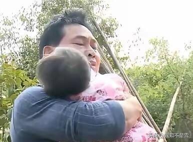 这是个真爷们儿！30岁小伙离婚后才知道，前妻瞒着他把孩子生下来了。他不管家里人怎