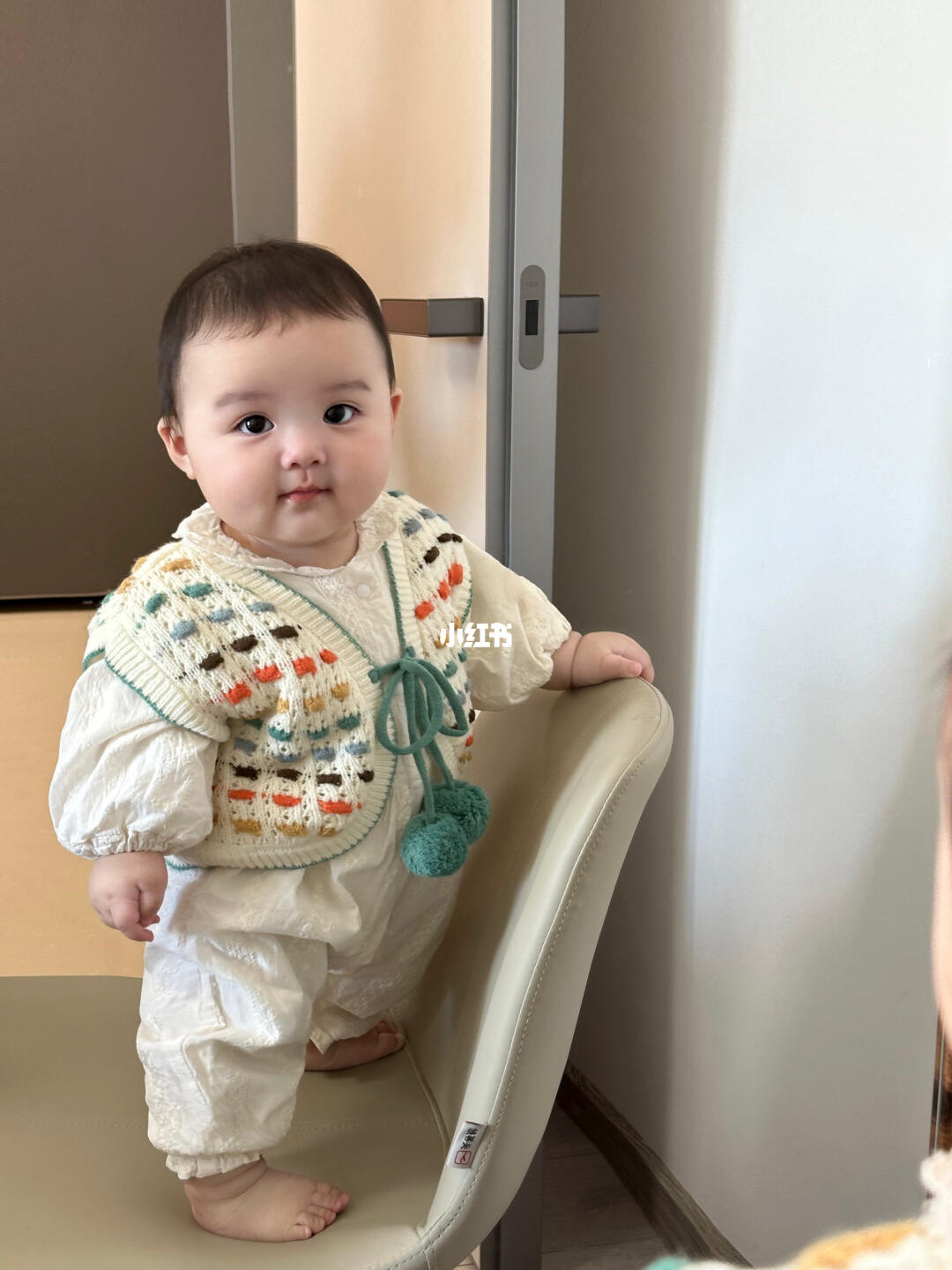 好喜欢我的胖宝宝，真像一个小手办呀～