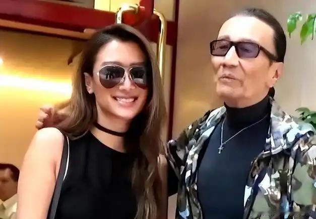 谢婷婷的痛，是隔着太平洋的。

2026年7月，港圈低调送别殿堂级艺人谢贤，这场
