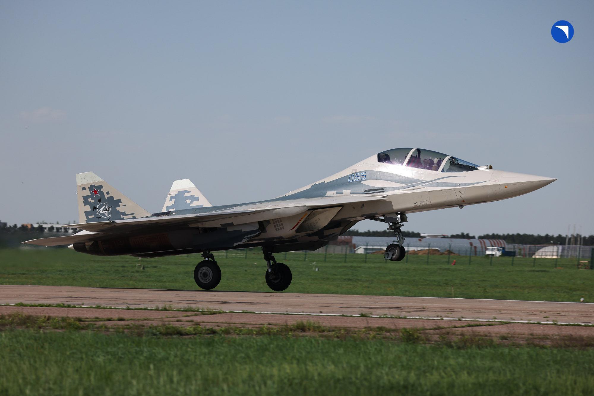 Su-57D第一次试飞的高清版图片 