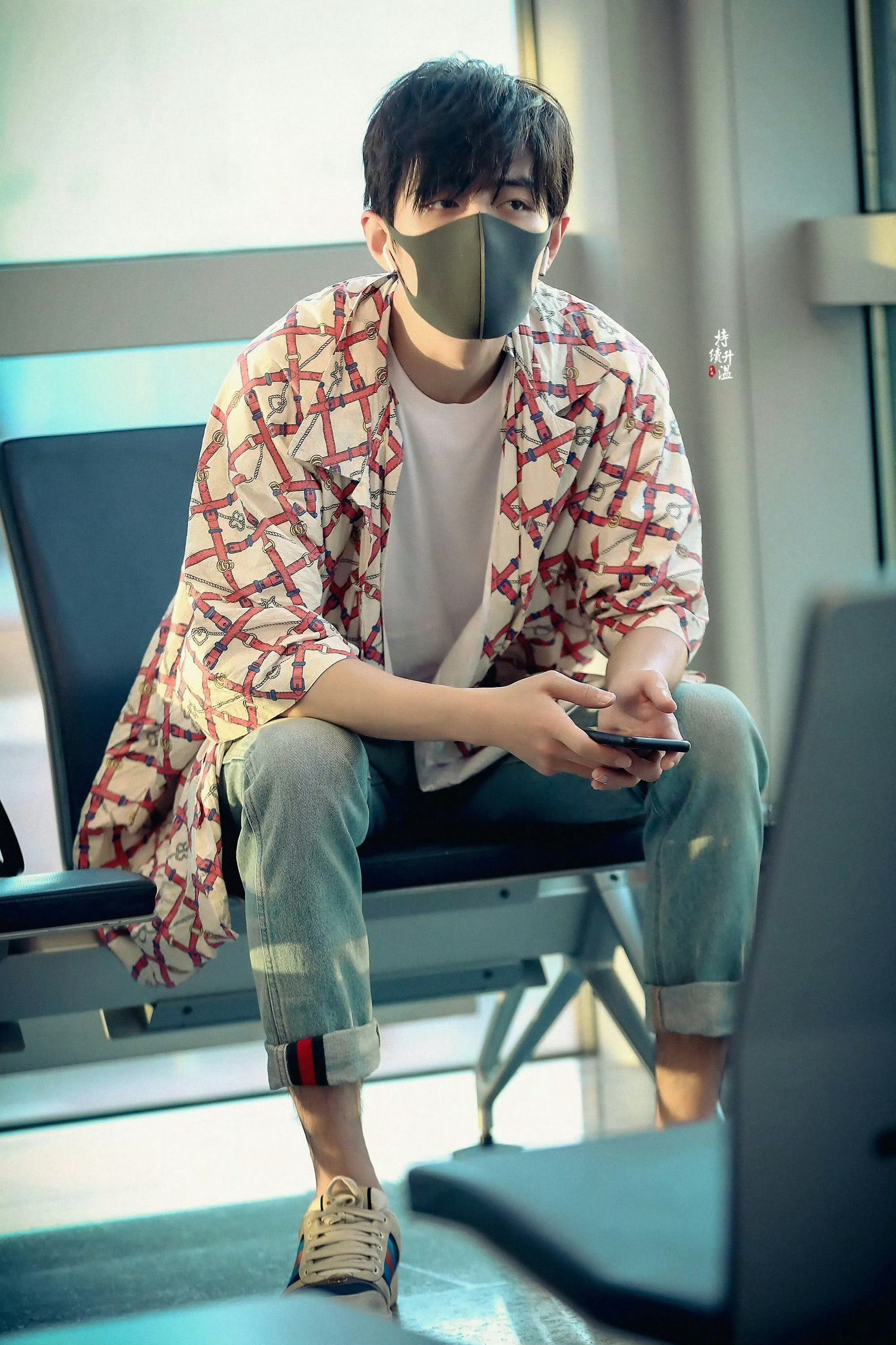 肖战尚界预定数量◎肖战不对称西装  青葱帅气的花美男上线！📮余承东官宣肖战代言