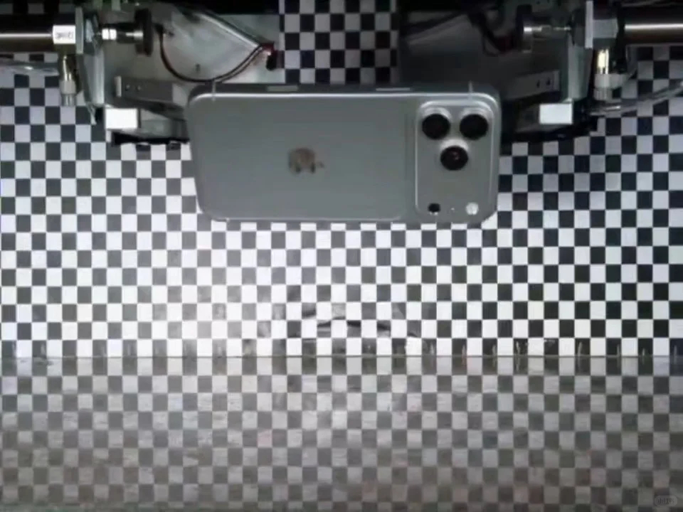iPhone18ProMax银灰色数码闲聊站 在视频流出的同时，苹果印度供应商塔