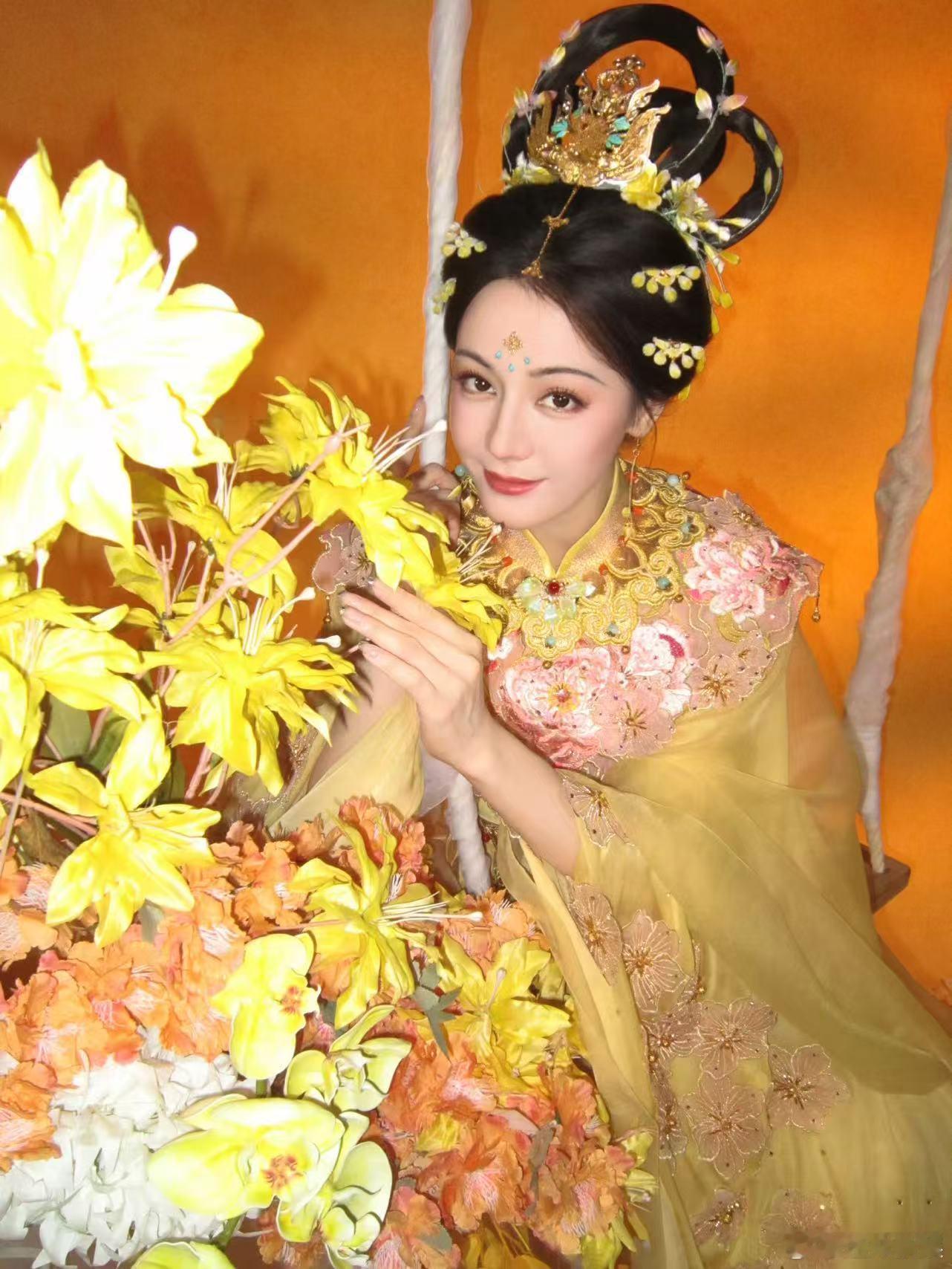 迪丽热巴中秋限定迪丽热巴中秋奇妙游出图迪丽热巴中秋限定，好美，[嘻嘻][嘻嘻][