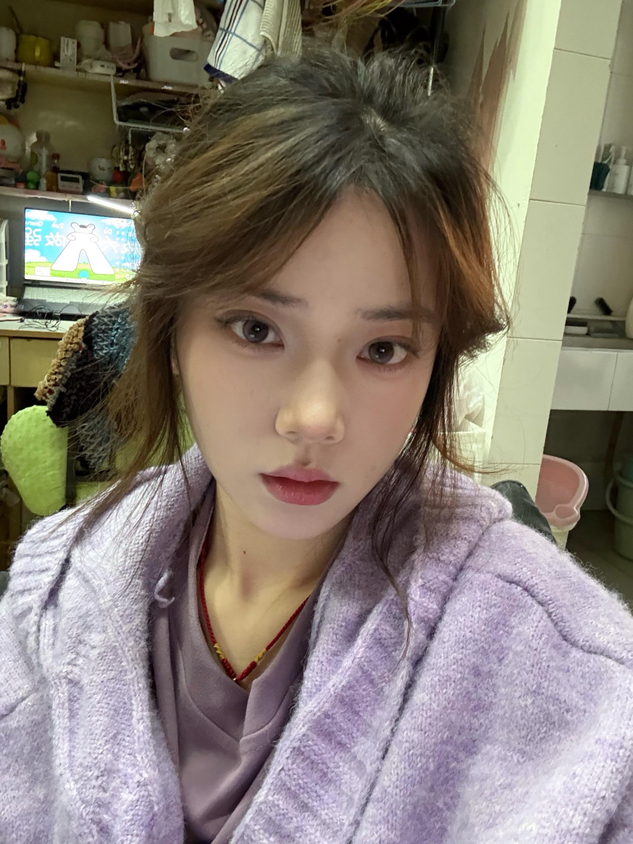 今天化妆了，暂时长这样