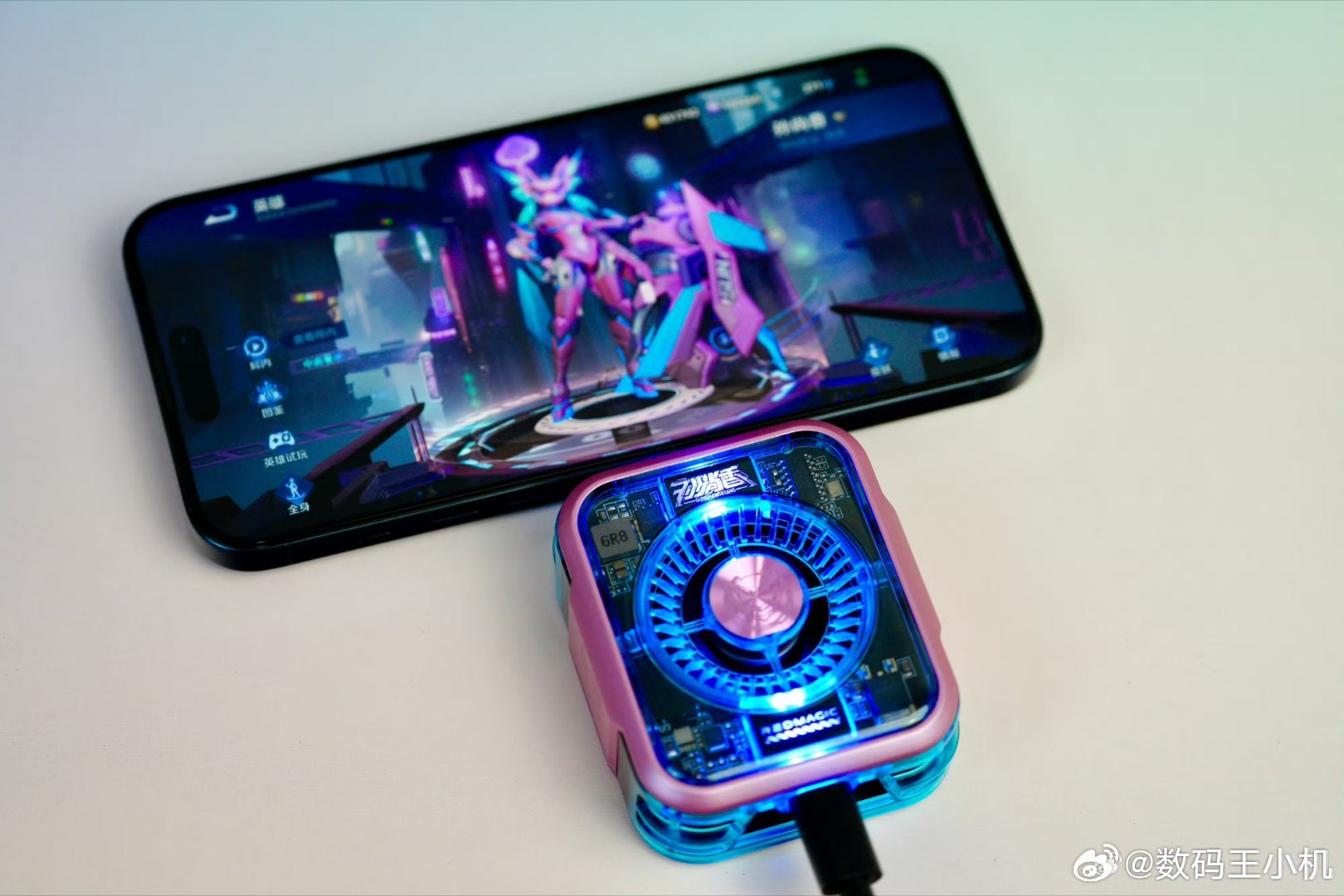 iPhone 制冷模式我觉得制冷还是要靠物理降温，夏天用个背夹比较靠谱，你们说嘞