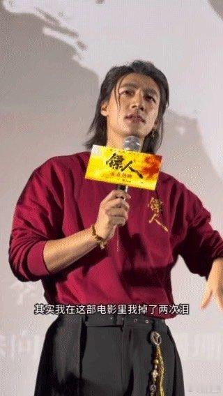 镖人此沙的眼泪看完《镖人》直接被此沙的眼泪破防，没有夸张的情绪，却让人跟着心疼，