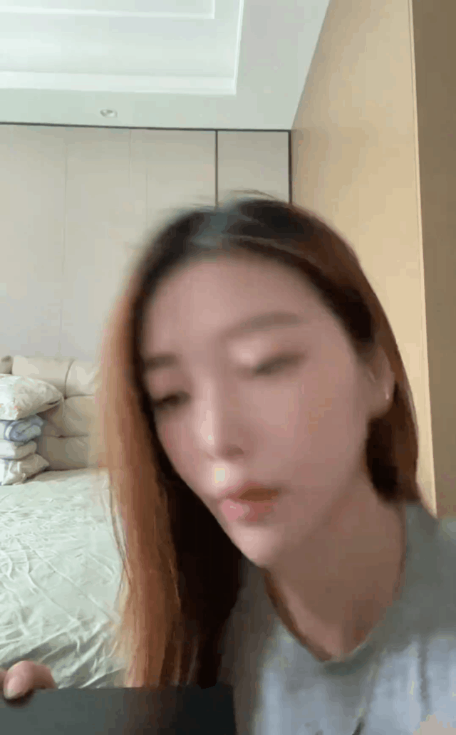 这个小姐姐的竖叉到位不？这得让多少女人羡慕，又得让多少男人燥热！

刷到一个小姐
