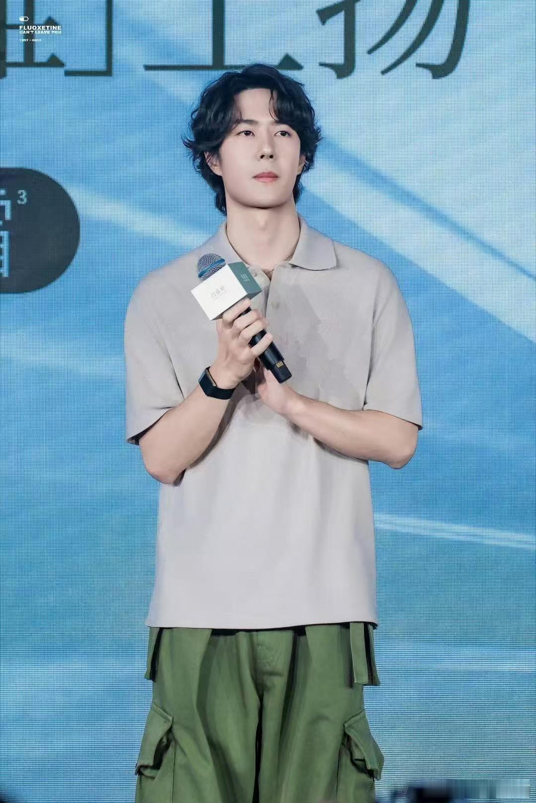 王一博直播95周年全新起点，百雀羚借灵玉2.0发布会展现国货创新力量。 ​​​