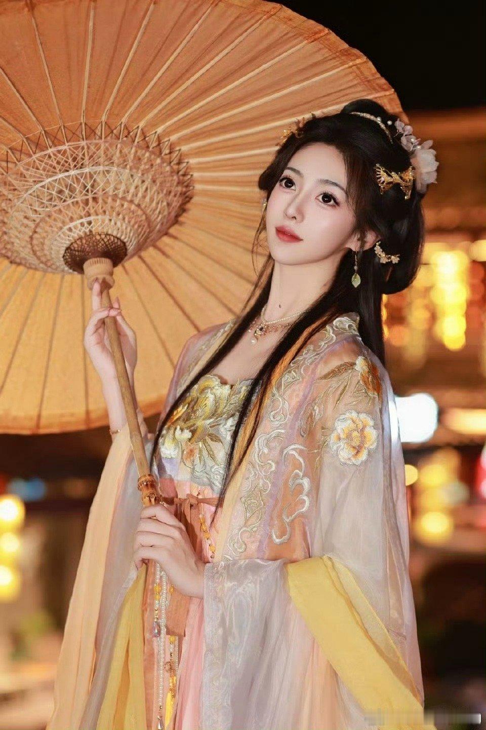 王家茵服装不基础唱跳更不基础好美的王家茵，完全就是女神级别的呀～服装不基础唱跳更