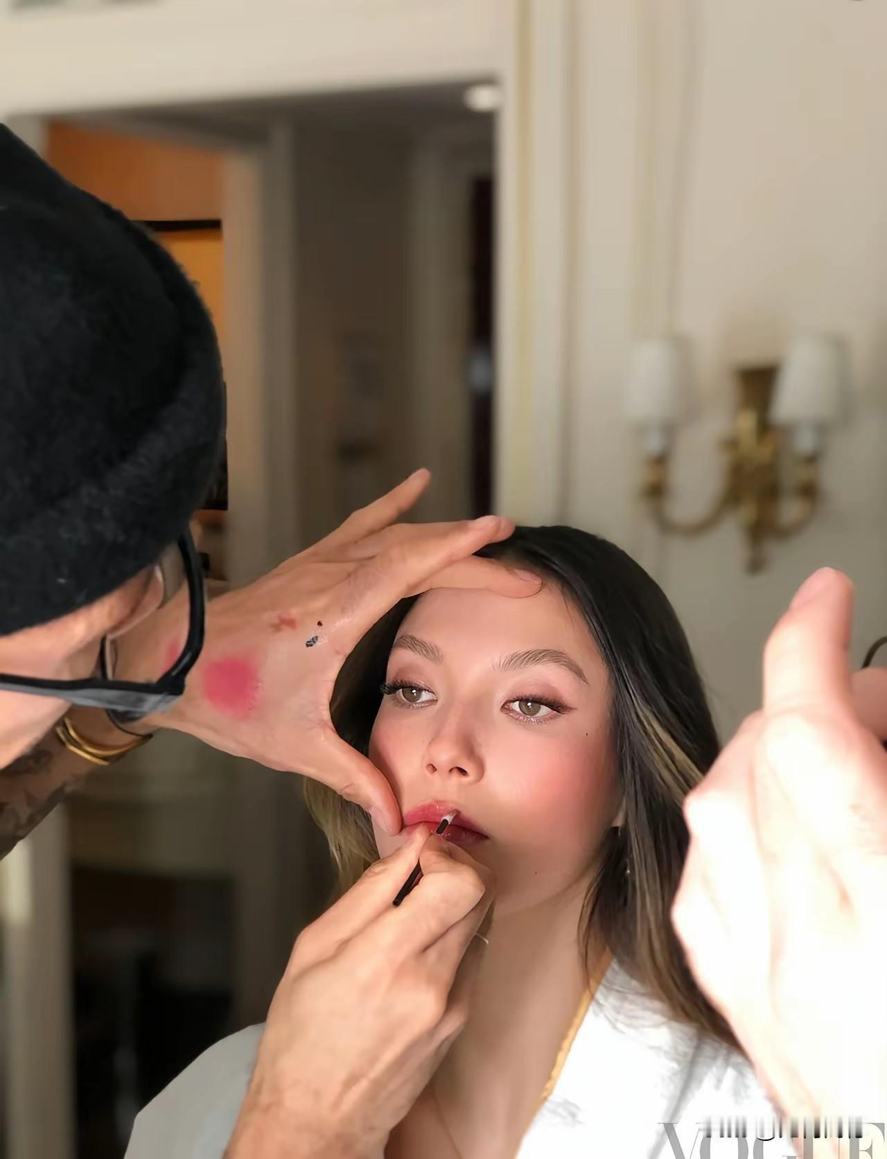 谷爱凌这么漂亮，还用化妆吗？在我看来，根本就没有必要化妆，就保持本来的状态，也是