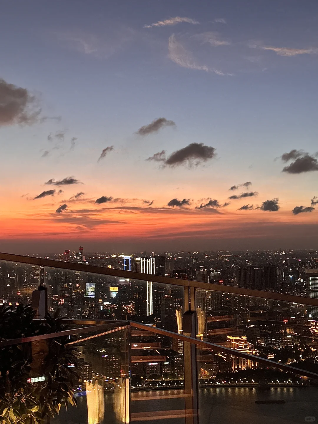 上海🍂金粉色晚霞也太浪漫了！！……🌄