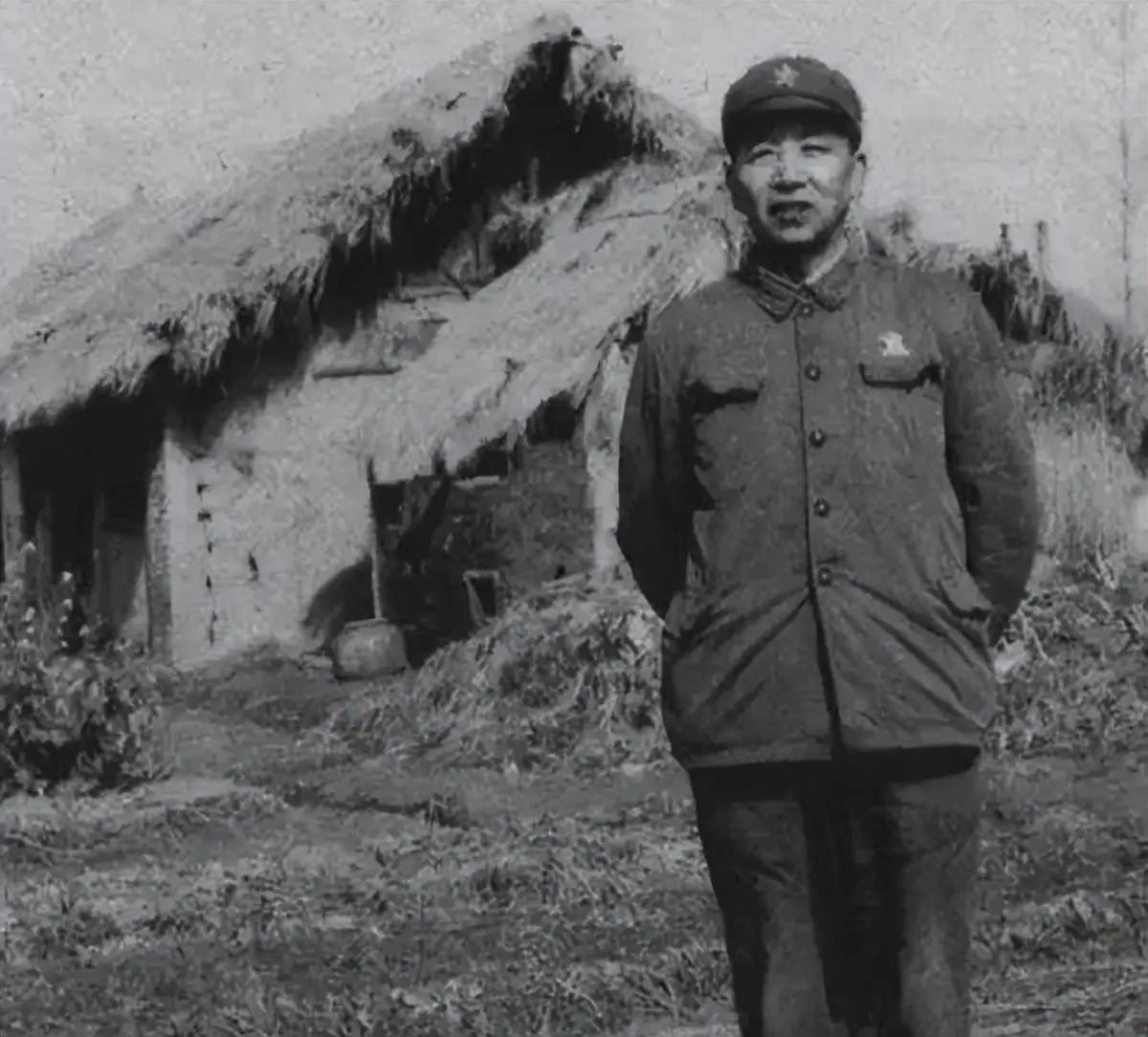 抗战时期，太行一分区的司令员秦基伟与供给部政委秦忠是湖北红安同乡，论起来还同宗同