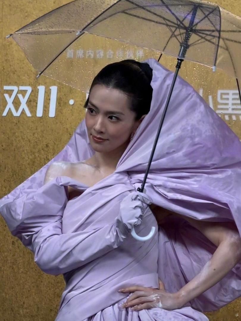 感觉这已经是重大失误了吧？陈昊宇：天知道造型师擦了多少粉。 ​​​