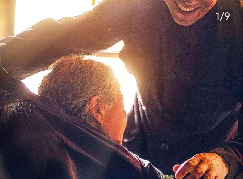 ′
 
1. 床底撞见外婆临终秘密：那些攀比的孝心，终究骗不过一声“娘”
​
2