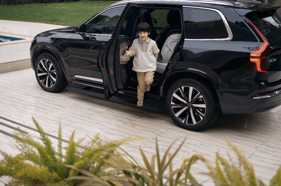 XC90电动踏板