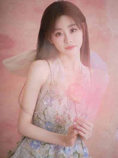 迪丽热巴成立个人工作室 上一个离开嘉行的是祝绪丹 有消息称，嘉行的当家花旦迪丽热