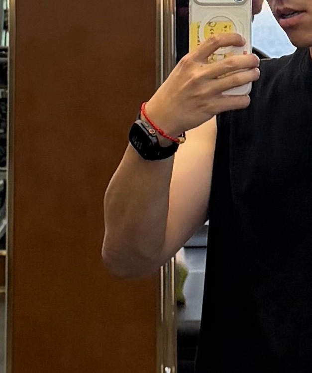 我那个带手上的红绳不小心丢了幸好没带手表来… 