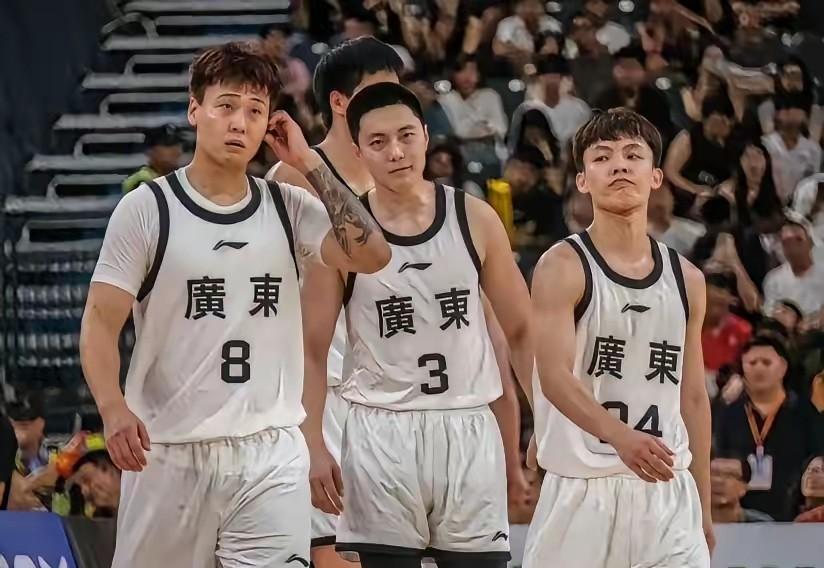 快讯！快讯！
 
据赛程预告，赛事方突然公布了11月4日大湾区男子篮球比赛首日三