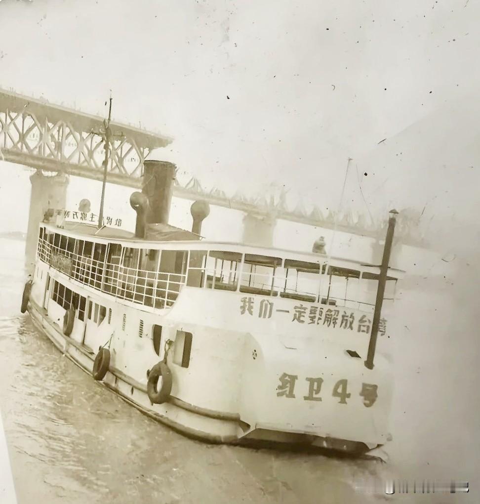 最近，中国国民党主席郑丽文率中国国民党访问团到江苏、上海、北京参观访问。两岸关系