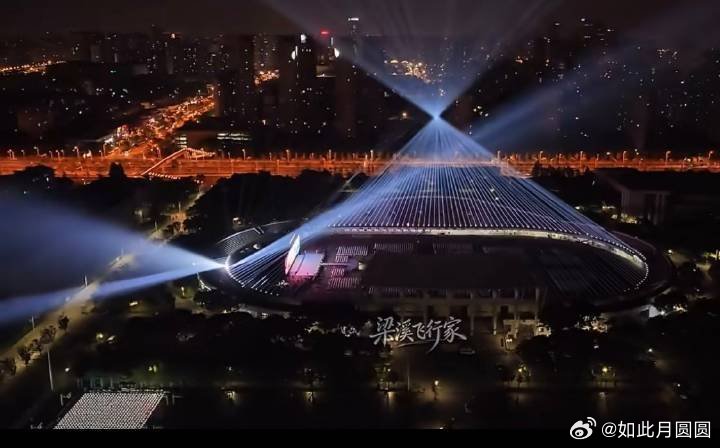 被江南大学毕业晚会硬控了 羡慕江大的学子，拥有这么一场难忘的毕业晚会。那些舞台上