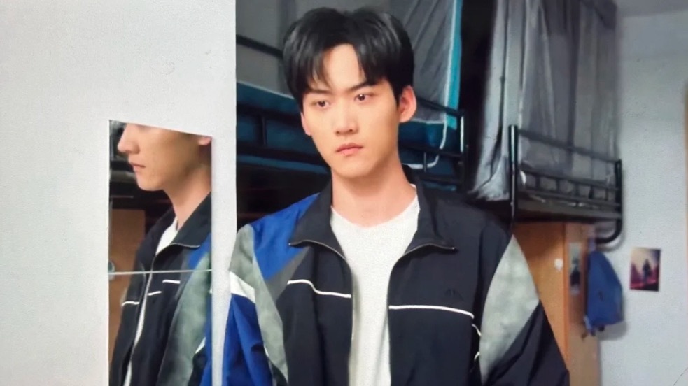 这个镜子好真实哪家宿舍能不买？道具组加鸡腿！！！ 