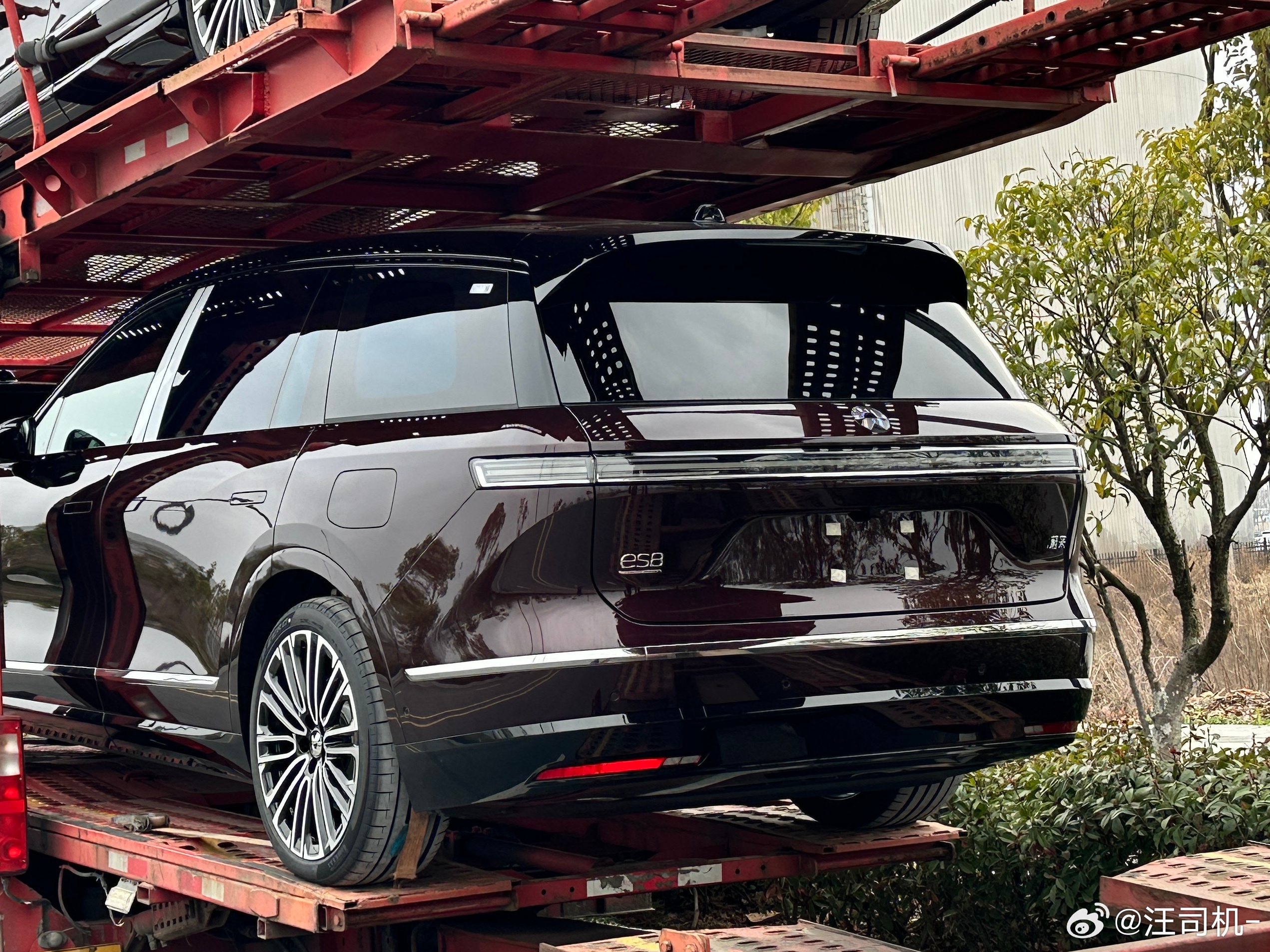 酒红色ES8 